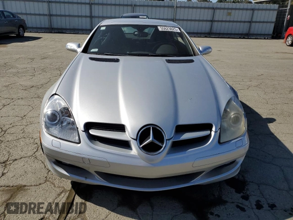 2005 Mercedes-Benz SLK 230/320 with VIN WDBWK56F05F043625, listed as a Copart auction lot 55623625 with 170,798 mi miles and Salvage title. Bid and sale history available at DreamBid. Image 5.