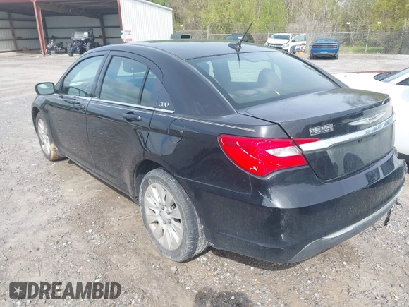2013 Chrysler 200 LX z VIN 1C3CCBAB7DN735376, wystawiony jako IAAI lot #41835046 z przebiegiem 134 461 mil mil oraz . Historia ofert i sprzedaży dostępna na DreamBid. Obrazek 3.