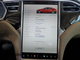 2013 Tesla Model S with VIN 5YJSA1DN9DFP09597, listed as a Copart auction lot 60174125 with 138,668 mi miles and Clean title. Bid and sale history available at DreamBid. Image 9.