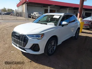 2024 Audi Q3 S line Premium Plus z VIN WA1EECF33R1112786, wystawiony jako IAAI lot #41611539 z przebiegiem 6372 mil mil oraz . Historia ofert i sprzedaży dostępna na DreamBid. Obrazek 16.