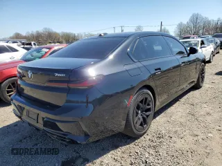 2024 BMW 7 Series 760i xDrive z VIN WBA33EJ05RCS69054, wystawiony jako Copart lot #52484995 z przebiegiem 11 101 mil mil oraz Szkoda całkowita • Salvage title. Historia ofert i sprzedaży dostępna na DreamBid. Obrazek 3.
