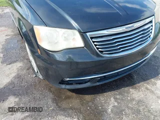 2013 Chrysler Town & Country Touring z VIN 2C4RC1BG5DR742792, wystawiony jako IAAI lot #42005481 z przebiegiem 204 002 mil mil oraz . Historia ofert i sprzedaży dostępna na DreamBid. Obrazek 6.
