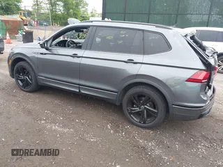 2024 Volkswagen Tiguan SE R-Line Black с VIN 3VV8B7AX4RM136788, выставлен на аукционе IAAI как лот 42246926 с пробегом 5 342 миль миль и . История ставок и продаж доступна на DreamBid. Изображение 3.