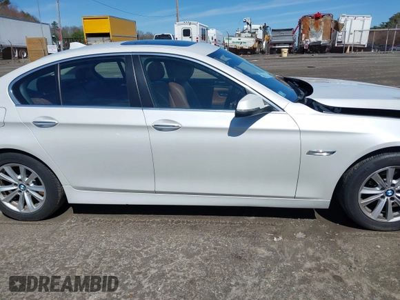 2015 BMW 5 Series 528i xDrive with VIN WBA5A7C54FD627334, listed as a IAAI auction lot 41904365 with 144,316 mi miles and . Bid and sale history available at DreamBid. Image 14.