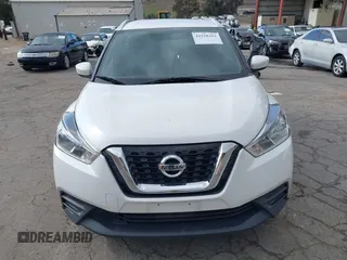 2019 Nissan Kicks S with VIN 3N1CP5CU2KL559112, listed as a IAAI auction lot 41528293 with 97,255 mi miles. Bid and sale history available at carsss.com. Image 12.