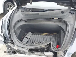 2022 Tesla Model 3 Long Range z VIN 5YJ3E1EB8NF315359, wystawiony jako IAAI lot #42035599 z przebiegiem 54 974 mil mil oraz . Historia ofert i sprzedaży dostępna na DreamBid. Obrazek 10.