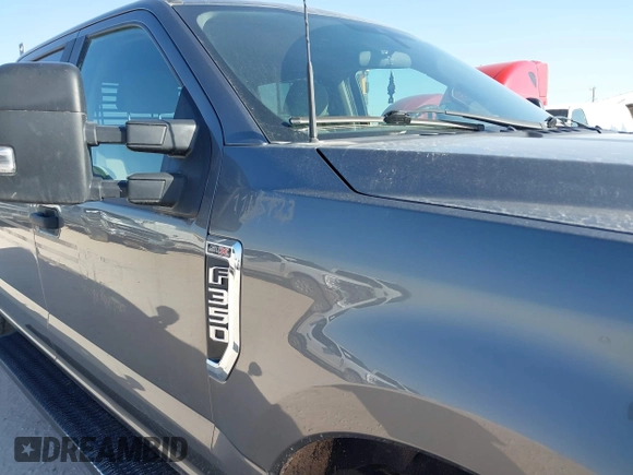 2022 Ford F-350 with VIN 1FT7W3BN6NEE67585, listed as a IAAI auction lot 42010241 with 30,341 mi miles and . Bid and sale history available at DreamBid. Image 6.