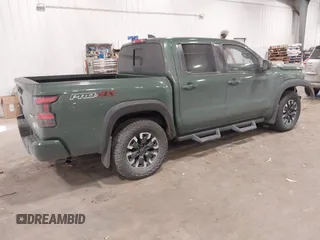 2023 Nissan Frontier SV z VIN 1N6ED1EK7PN629808, wystawiony jako IAAI lot #41066366 z przebiegiem 25 507 mil mil oraz . Historia ofert i sprzedaży dostępna na DreamBid. Obrazek 4.