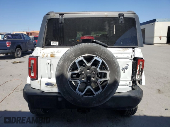2022 Ford Bronco z VIN 1FMDE5AHXNLB15534, wystawiony jako Copart lot #55358795 z przebiegiem 45 730 mil mil oraz Szkoda całkowita • Salvage title. Historia ofert i sprzedaży dostępna na DreamBid. Obrazek 6.