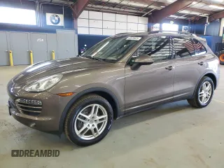 2013 Porsche Cayenne z VIN WP1AA2A29DLA11529, wystawiony jako Copart lot #49970825 z przebiegiem 72 111 mil mil oraz Tytuł czysty. Historia ofert i sprzedaży dostępna na DreamBid. Obrazek 1.