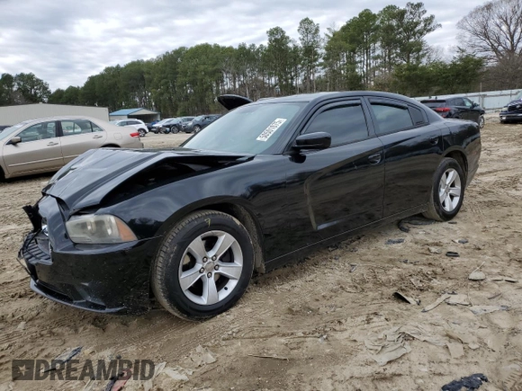 2013 Dodge Charger SE z VIN 2C3CDXBG3DH566891, wystawiony jako Copart lot #50501075 z przebiegiem 176 024 mil mil oraz Szkody całkowita. Historia ofert i sprzedaży dostępna na DreamBid. Obrazek 1.