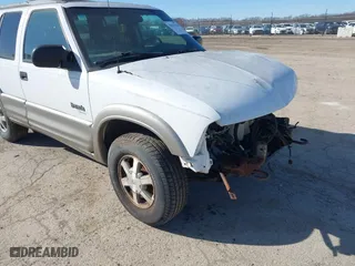 2001 Oldsmobile Bravada with VIN 1GHDT13W512107415, listed as a IAAI auction lot 41678324 with 256,968 mi miles. Bid and sale history available at carsss.com. Image 13.