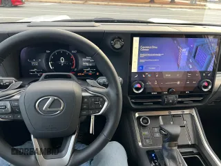 2024 Lexus GX 550 Luxury with VIN JTJVBCDX9R5005977, listed as a Copart auction lot 86017994 with 3 mi miles and Clean title. Bid and sale history available at DreamBid. Image 7.