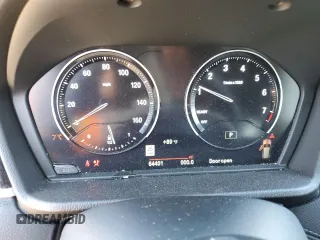 2020 BMW X1 xDrive28i с VIN WBXJG9C0XL5P63962, выставлен на аукционе Copart как лот 54834475 с пробегом 64 401 миль миль и Списание • Salvage title. История ставок и продаж доступна на DreamBid. Изображение 9.