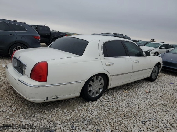 2003 Lincoln Town Car Cartier with VIN 1LNHM83W23Y627418, listed as a Copart auction lot 43817895 with 141,414 mi miles and Salvage Title. Bid and sale history available at carsss.com. Image 3.