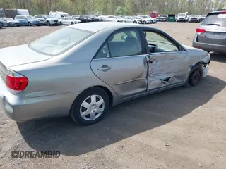 2006 Toyota Camry STD z VIN JTDBE32K063060782, wystawiony jako IAAI lot #42105775 z przebiegiem 304 961 mil mil oraz . Historia ofert i sprzedaży dostępna na DreamBid. Obrazek 6.