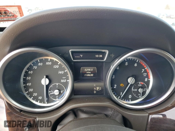 2015 Mercedes-Benz M 350 z VIN 4JGDA5HB6FA617466, wystawiony jako Copart lot #43928025 z przebiegiem 118 630 mil mil oraz Szkoda całkowita • Salvage title. Historia ofert i sprzedaży dostępna na DreamBid. Obrazek 9.