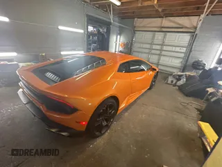 2016 Lamborghini Huracan z VIN ZHWUC2ZFXGLA04796, wystawiony jako Copart lot #45041295 z przebiegiem 23 094 mil mil oraz Czysty tytuł • Clean title. Historia ofert i sprzedaży dostępna na DreamBid. Obrazek 4.