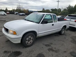 1997 GMC Sonoma SLS with VIN 1GTCS19X2V8516379, listed as a Copart auction lot 84080794 with 257,607 mi miles and Salvage Title. Bid and sale history available at carsss.com. Image 1.