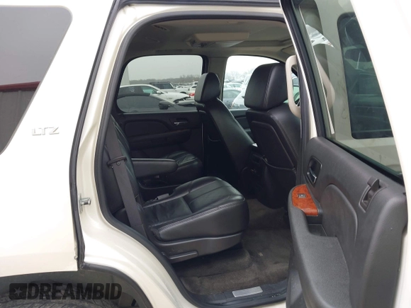 2008 Chevrolet Tahoe LTZ z VIN 1GNFK13018R177922, wystawiony jako IAAI lot #41526809 z przebiegiem 226 636 mil mil oraz . Historia ofert i sprzedaży dostępna na DreamBid. Obrazek 8.