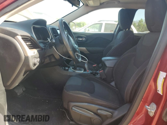 2017 Jeep Cherokee Latitude с VIN 1C4PJMCS0HW627905, выставлен на аукционе Copart как лот 62195055 с пробегом 120 442 миль миль и Списание • Salvage title. История ставок и продаж доступна на DreamBid. Изображение 7.