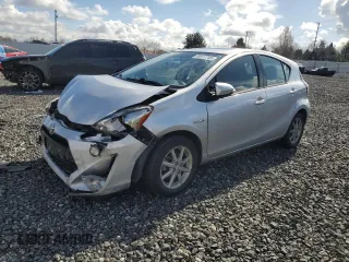 2016 Toyota Prius One z VIN JTDKDTB35G1135081, wystawiony jako Copart lot #49517745 z przebiegiem 69 327 mil mil oraz Szkody całkowita. Historia ofert i sprzedaży dostępna na DreamBid. Obrazek 1.