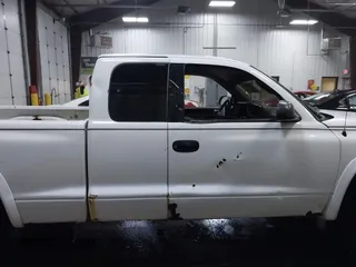 1998 Dodge Dakota SLT with VIN 1B7GG22Y1WS637629, listed as a IAAI auction lot 41781675 with 181,590 mi miles. Bid and sale history available at carsss.com. Image 14.