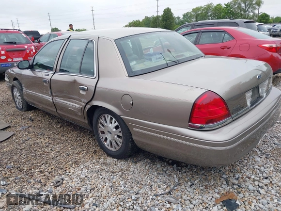 2004 Ford Crown Victoria LX z VIN 2FAFP74W74X114961, wystawiony jako IAAI lot #42347867 z przebiegiem 170 867 mil mil oraz . Historia ofert i sprzedaży dostępna na DreamBid. Obrazek 3.