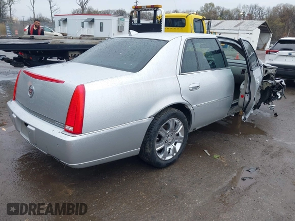 2011 Cadillac DTS Luxury Collection z VIN 1G6KD5E6XBU107790, wystawiony jako IAAI lot #41943638 z przebiegiem 150 543 mil mil oraz . Historia ofert i sprzedaży dostępna na DreamBid. Obrazek 4.