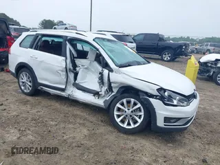 2017 Volkswagen Golf S z VIN 3VWH17AU5HM540511, wystawiony jako IAAI lot #42209861 z przebiegiem 84 978 mil mil oraz . Historia ofert i sprzedaży dostępna na DreamBid. Obrazek 1.