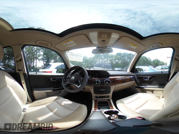2013 Mercedes-Benz GLK 350 z VIN WDCGG5HB5DG035962, wystawiony jako IAAI lot #42483001 z przebiegiem 107 644 mil mil oraz . Historia ofert i sprzedaży dostępna na DreamBid. Obrazek 18.
