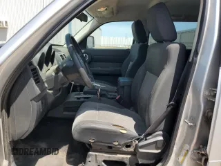 2008 Dodge Nitro SXT z VIN 1D8GU28K98W178732, wystawiony jako Copart lot #61411305 z przebiegiem 185 194 mil mil oraz Czysty tytuł • Clean title. Historia ofert i sprzedaży dostępna na DreamBid. Obrazek 7.