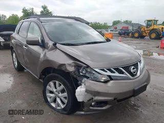2011 Nissan Murano LE z VIN JN8AZ1MW3BW182568, wystawiony jako IAAI lot #42230428 z przebiegiem 115 348 mil mil oraz . Historia ofert i sprzedaży dostępna na DreamBid. Obrazek 1.