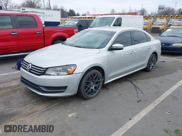 2013 Volkswagen Passat SE z VIN 1VWBP7A30DC115737, wystawiony jako IAAI lot #41626235 z przebiegiem 257 880 mil mil oraz . Historia ofert i sprzedaży dostępna na DreamBid. Obrazek 2.