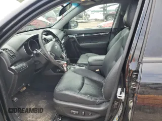 2011 Kia Sorento EX z VIN 5XYKU4A28BG025617, wystawiony jako Copart lot #54141405 z przebiegiem 151 066 mil mil oraz Szkoda całkowita • Salvage title. Historia ofert i sprzedaży dostępna na DreamBid. Obrazek 7.