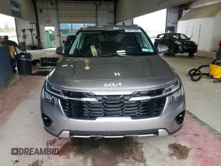 2025 Kia Seltos S z VIN KNDEUCAA7S7684266, wystawiony jako Copart lot #55815285 z przebiegiem 6869 mil mil oraz Szkody całkowita. Historia ofert i sprzedaży dostępna na DreamBid. Obrazek 5.