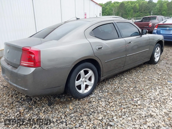 2008 Dodge Charger z VIN 2B3KA43G58H143802, wystawiony jako IAAI lot #42111772 z przebiegiem 225 931 mil mil oraz . Historia ofert i sprzedaży dostępna na DreamBid. Obrazek 4.