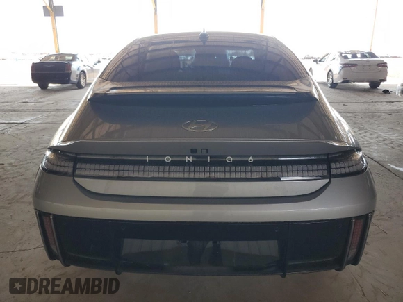 2023 Hyundai Ioniq 6 SEL z VIN KMHM34AA8PA053102, wystawiony jako Copart lot #66253384 z przebiegiem 10 485 mil mil oraz Szkoda całkowita • Salvage title. Historia ofert i sprzedaży dostępna na DreamBid. Obrazek 6.