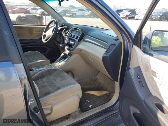 2002 Toyota Highlander with VIN JTEGF21A020062948, listed as a IAAI auction lot 40066189 with 227,639 mi miles. Bid and sale history available at carsss.com. Image 5.