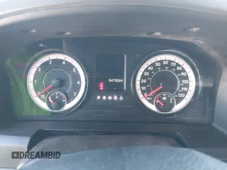 2020 Ram 1500 SLT z VIN 1C6RR7TT6LS101264, wystawiony jako IAAI lot #41359390 z przebiegiem 94 762 mil mil oraz . Historia ofert i sprzedaży dostępna na DreamBid. Obrazek 7.