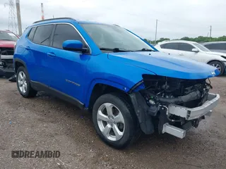 2018 Jeep Compass Latitude z VIN 3C4NJDBBXJT393373, wystawiony jako IAAI lot #42276765 z przebiegiem 134 126 mil mil oraz . Historia ofert i sprzedaży dostępna na DreamBid. Obrazek 1.