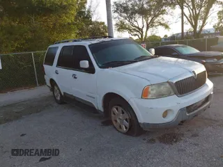 2004 Lincoln Navigator Luxury with VIN 5LMFU27RX4LJ34879, listed as a IAAI auction lot 42024945 with 154,667 mi miles. Bid and sale history available at carsss.com. Image 1.