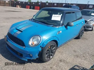 2012 MINI Hardtop S z VIN WMWSV3C55CTY29181, wystawiony jako IAAI lot #42621045 z przebiegiem 68 706 mil mil oraz . Historia ofert i sprzedaży dostępna na DreamBid. Obrazek 2.