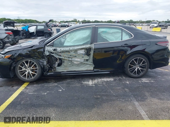 2023 Toyota Camry SE z VIN 4T1G11AK4PU121775, wystawiony jako IAAI lot #42236239 z przebiegiem 51 146 mil mil oraz . Historia ofert i sprzedaży dostępna na DreamBid. Obrazek 15.