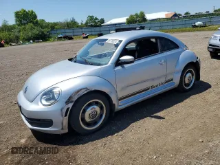 2012 Volkswagen Beetle 2.5L PZEV with VIN 3VWJP7AT8CM665146, listed as a Copart auction lot 59778324 with 33,782 mi miles and Salvage Title. Bid and sale history available at carsss.com. Image 1.