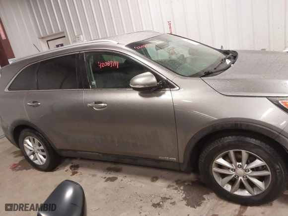 2017 Kia Sorento LX V6 with VIN 5XYPGDA55HG217691, listed as a IAAI auction lot 42083111 with 124,444 mi miles. Bid and sale history available at carsss.com. Image 13.