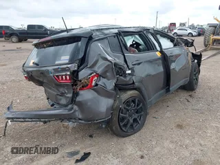 2023 Jeep Compass Latitude z VIN 3C4NJDBN2PT503268, wystawiony jako IAAI lot #42186039 z przebiegiem Nie podano mil oraz . Historia ofert i sprzedaży dostępna na DreamBid. Obrazek 4.