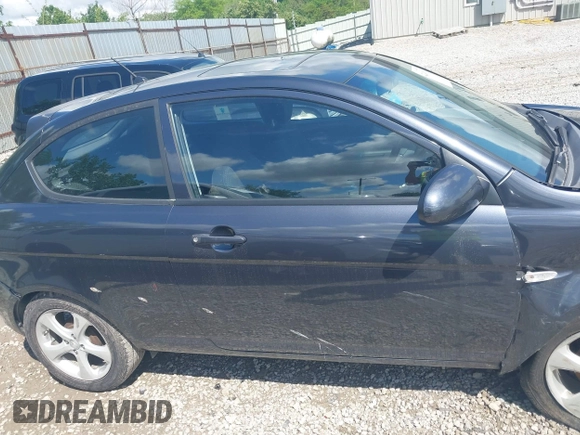 2008 Hyundai Accent SE z VIN KMHCN36C28U063313, wystawiony jako IAAI lot #42241892 z przebiegiem 147 097 mil mil oraz . Historia ofert i sprzedaży dostępna na DreamBid. Obrazek 14.