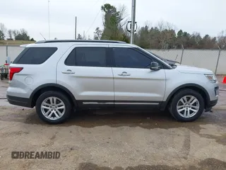 2018 Ford Explorer XLT z VIN 1FM5K8D8XJGA33493, wystawiony jako IAAI lot #41728861 z przebiegiem 103 392 mil mil oraz . Historia ofert i sprzedaży dostępna na DreamBid. Obrazek 13.