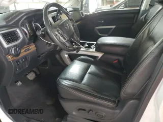 2017 Nissan Titan SV z VIN 1N6AA1E64HN524171, wystawiony jako Copart lot #56764795 z przebiegiem 155 066 mil mil oraz Szkoda całkowita • Salvage title. Historia ofert i sprzedaży dostępna na DreamBid. Obrazek 7.